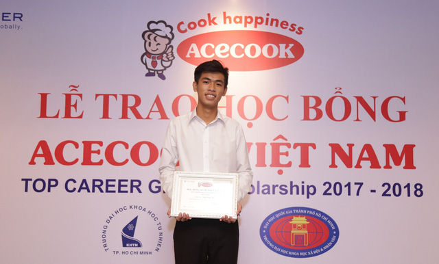Trần Công Hận, sinh viên năm nhất Khoa Quản trị dịch vụ du lich và lữ hành trường Đại học Khoa học xã hội và Nhân văn TP.HCM