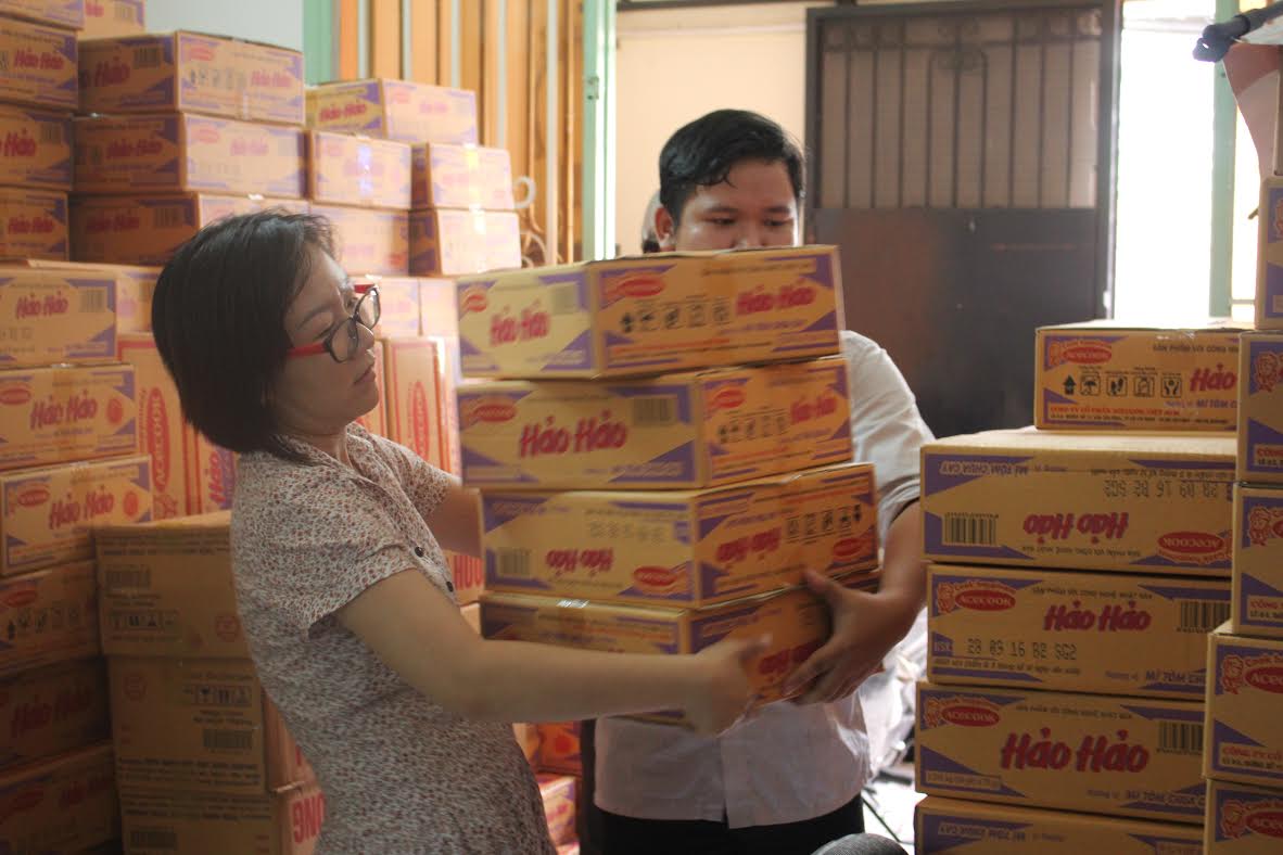 Acecook Việt Nam tài trợ 300 thùng mì như một cách gửi tình yêu thương đến bà con vùng sâu vùng xa