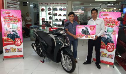 Congratulations to lucky customer who won the Honda SH for the promotion program “Congratulate Hao Hao on reaching over 20 billion packs”