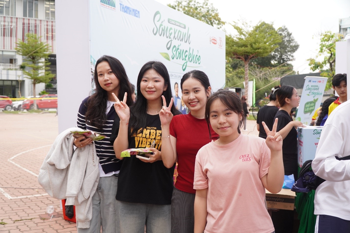 Acecook Việt Nam cùng sinh viên trường ĐH Cửu Long và ĐH Công nghệ Sài Gòn lan tỏa thông điệp “Sống Xanh – Sống Khỏe”